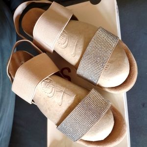 SO women's size 9 platform sandals